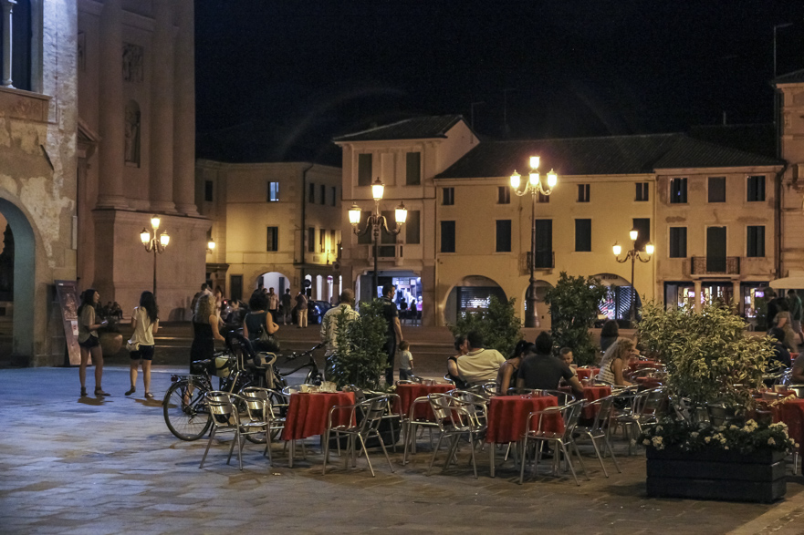Piazza vor dem Hotel Roma