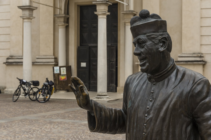 Schnellwachsende Pappeln am Wegrand – Nutzwälder nahe dem Po
