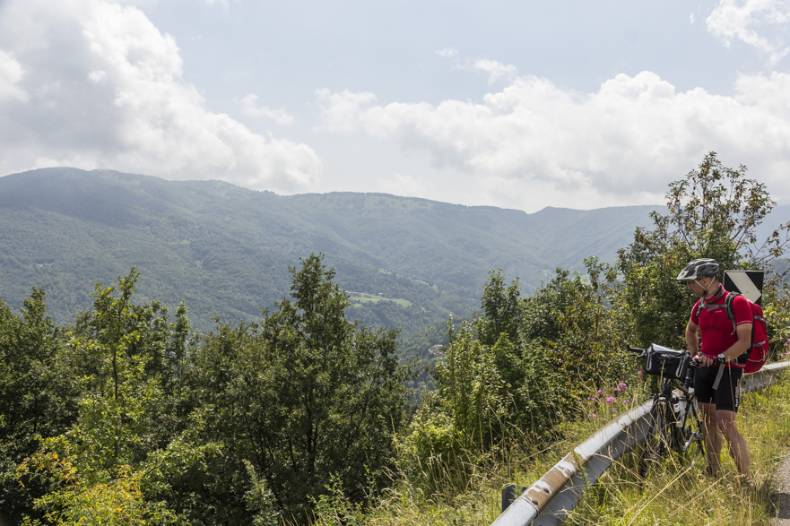 Schöne Fahrt durch das Ceno-Tal mit wenig Verkehr