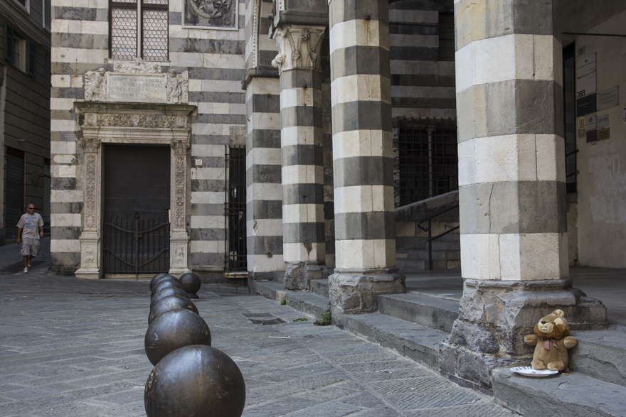 Kleine Plätze öffnen sich immer wieder zwischen den Gassen