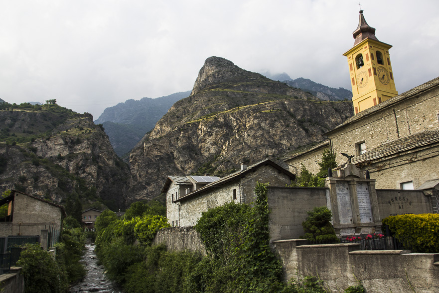 Susa – Festa della Repubblica, kaum Verkehr, obligates Ankommensbier