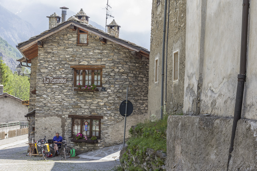 Abfahrt nach Lanslebourg – die Lenkertasche blieb oben, ein Motorradfahrer brachte sie zurück