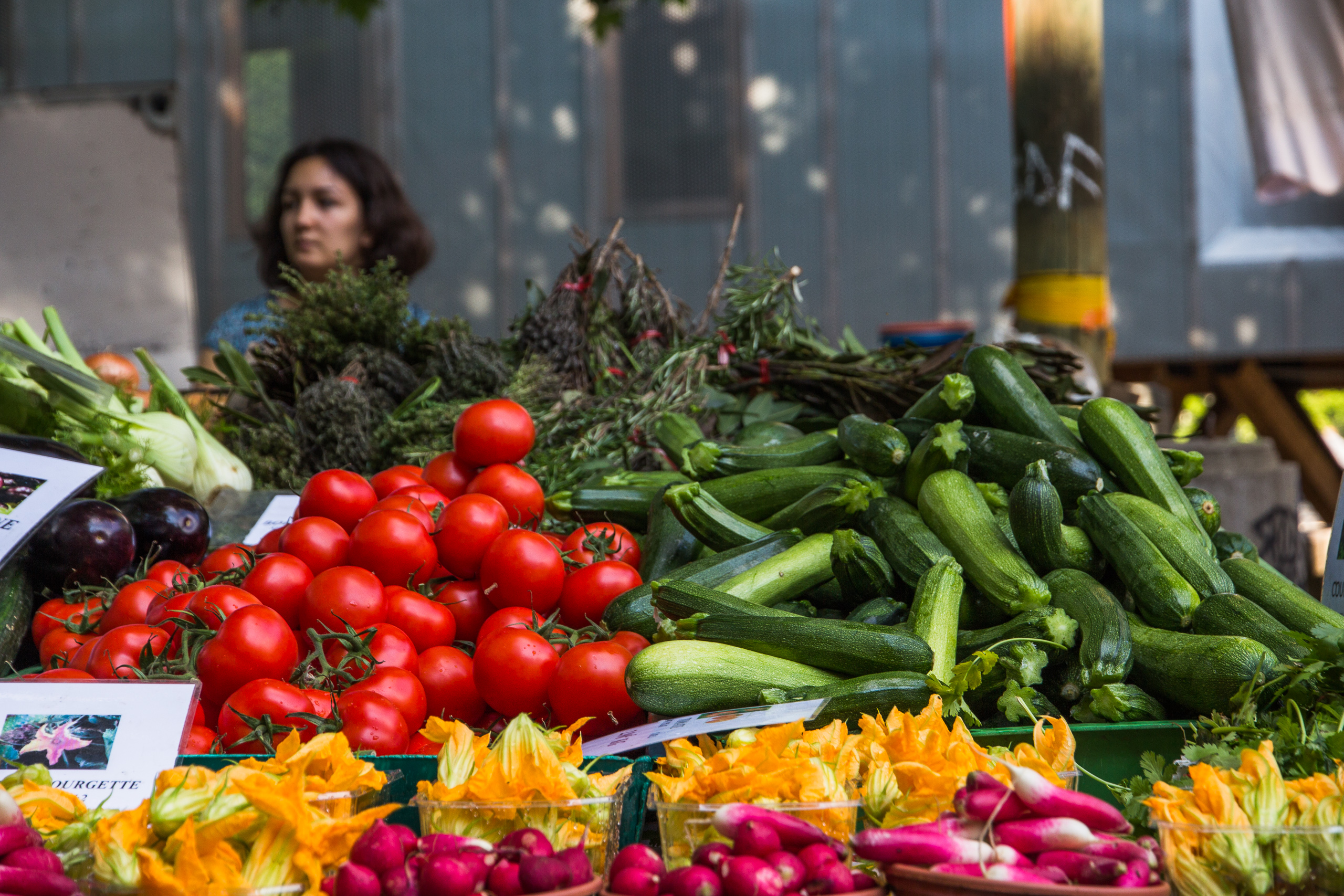 Am Markt in Lyon – Tomaten, Zucchini und Zucchiniblüten