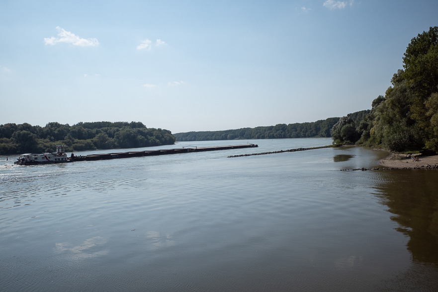 Damm mit Blick auf die Aulandschaft