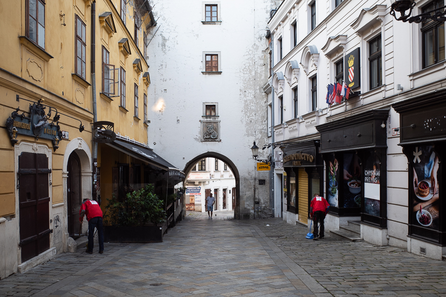 Zufällige Begegnung mit Verwandten vor dem Hotel